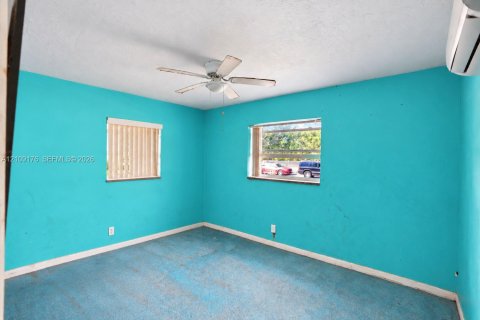 Commercial property in Fort Lauderdale, Florida 161.56 sq.m. № 2422949 - photo 13