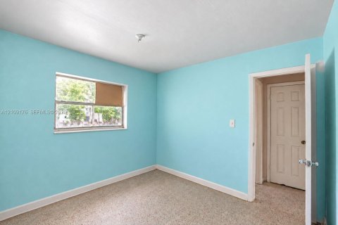 Commercial property in Fort Lauderdale, Florida 161.56 sq.m. № 2422949 - photo 27