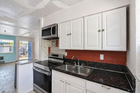 Commercial property in Fort Lauderdale, Florida 161.56 sq.m. № 2422949 - photo 17