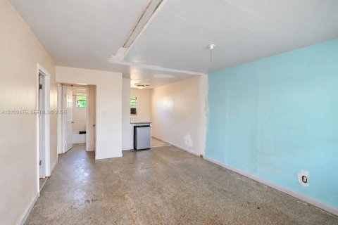 Commercial property in Fort Lauderdale, Florida 161.56 sq.m. № 2422949 - photo 19