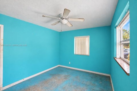 Commercial property in Fort Lauderdale, Florida 161.56 sq.m. № 2422949 - photo 12