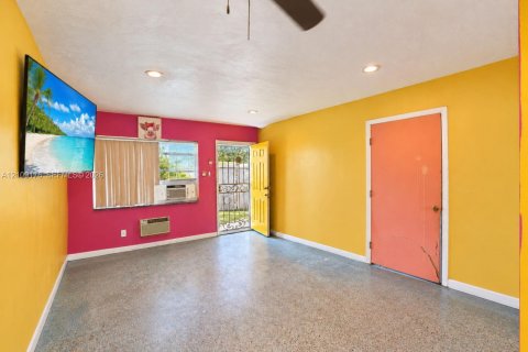 Commercial property in Fort Lauderdale, Florida 161.56 sq.m. № 2422949 - photo 11