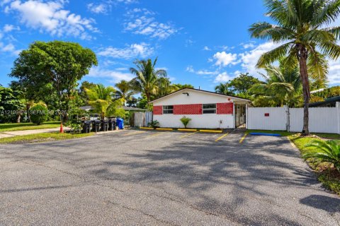 Commercial property in Fort Lauderdale, Florida 161.56 sq.m. № 2422949 - photo 3