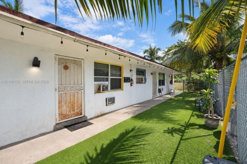 Commercial property in Fort Lauderdale, Florida 161.56 sq.m. № 2422949 - photo 5