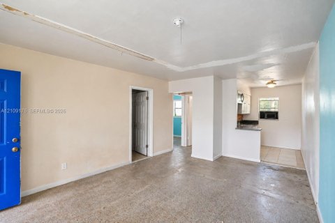 Commercial property in Fort Lauderdale, Florida 161.56 sq.m. № 2422949 - photo 20