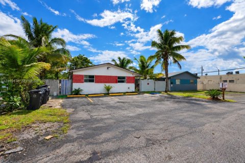 Commercial property in Fort Lauderdale, Florida 161.56 sq.m. № 2422949 - photo 2