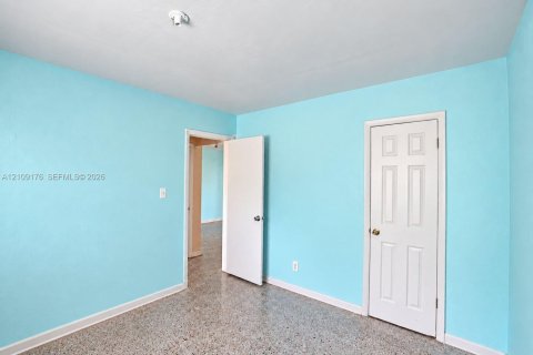 Commercial property in Fort Lauderdale, Florida 161.56 sq.m. № 2422949 - photo 28
