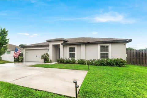 Villa ou maison à vendre à Port St. Lucie, Floride: 3 chambres, 117.8 m2 № 2410755 - photo 2
