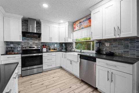 Купить виллу или дом в Корал-Спрингс, Флорида 4 спальни, 186.55м2, № 2051736 - фото 2