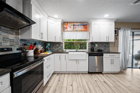 Купить виллу или дом в Корал-Спрингс, Флорида 4 спальни, 186.55м2, № 2051736 - фото 3