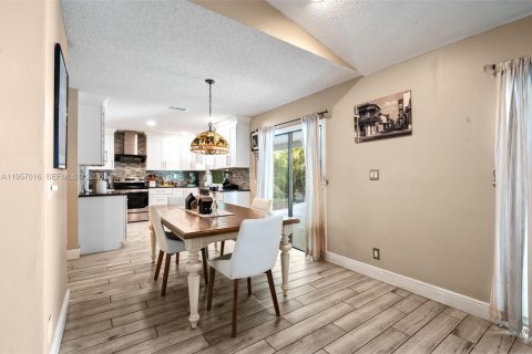 Купить виллу или дом в Корал-Спрингс, Флорида 4 спальни, 186.55м2, № 2051736 - фото 11