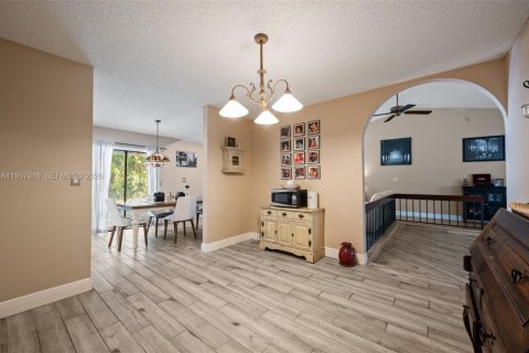 Купить виллу или дом в Корал-Спрингс, Флорида 4 спальни, 186.55м2, № 2051736 - фото 9