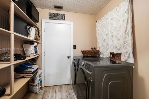 Купить виллу или дом в Корал-Спрингс, Флорида 4 спальни, 186.55м2, № 2051736 - фото 20