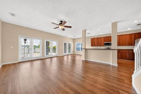 House in Orlando, Florida 4 bedrooms, 290.23 sq.m. № 2342069 - photo 26