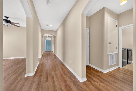House in Orlando, Florida 4 bedrooms, 290.23 sq.m. № 2342069 - photo 8