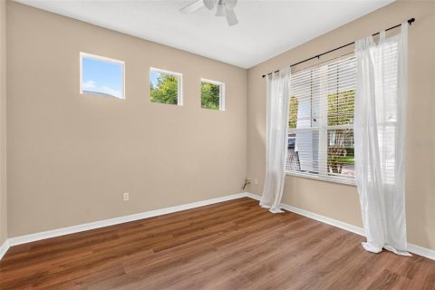 House in Orlando, Florida 4 bedrooms, 290.23 sq.m. № 2342069 - photo 10
