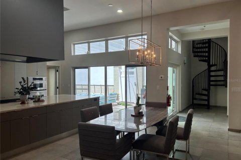 Condo in Sarasota, Florida, 4 bedrooms  № 1302667 - photo 15