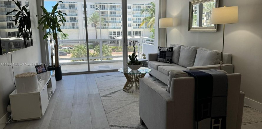 Кондоминиум с 2 спальнями в Майами-Бич, Флорида № 1980128