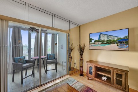 Condominio en venta en Hollywood, Florida, 1 dormitorio, 78.41 m2 № 1928978 - foto 12