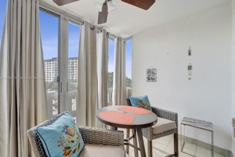 Condominio en venta en Hollywood, Florida, 1 dormitorio, 78.41 m2 № 1928978 - foto 26
