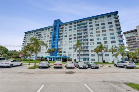 Condominio en venta en Hollywood, Florida, 1 dormitorio, 78.41 m2 № 1928978 - foto 1
