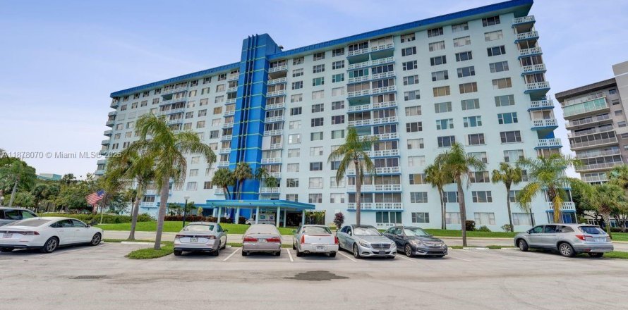 Condominio en Hollywood, Florida, 1 dormitorio № 1928978