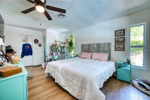 House in Sarasota, Florida 3 bedrooms, 146.88 sq.m. № 2201078 - photo 4