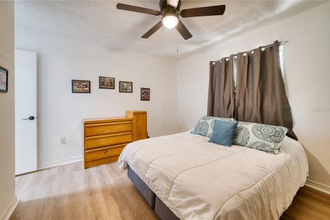House in Sarasota, Florida 3 bedrooms, 146.88 sq.m. № 2201078 - photo 6