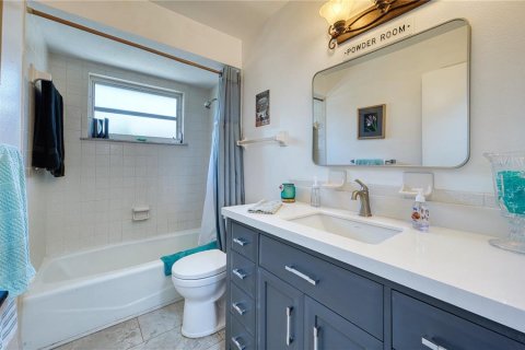 House in Sarasota, Florida 3 bedrooms, 146.88 sq.m. № 2201078 - photo 7