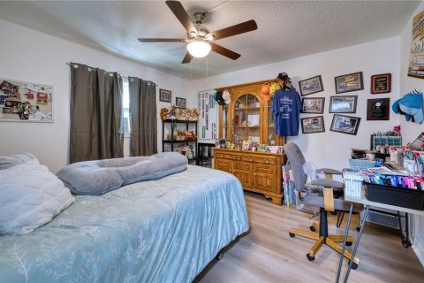 House in Sarasota, Florida 3 bedrooms, 146.88 sq.m. № 2201078 - photo 8