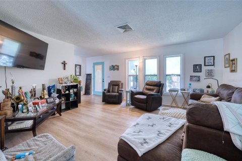 House in Sarasota, Florida 3 bedrooms, 146.88 sq.m. № 2201078 - photo 9