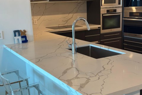 Condo in Sunny Isles Beach, Florida, 2 bedrooms  № 1999110 - photo 7