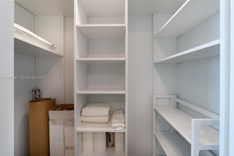 Condo in Sunny Isles Beach, Florida, 2 bedrooms  № 1999110 - photo 14