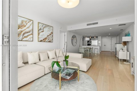 Condo in Sunny Isles Beach, Florida, 2 bedrooms  № 1999110 - photo 3