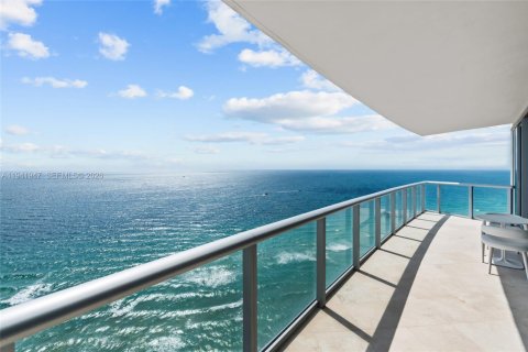 Condo in Sunny Isles Beach, Florida, 2 bedrooms  № 1999110 - photo 28