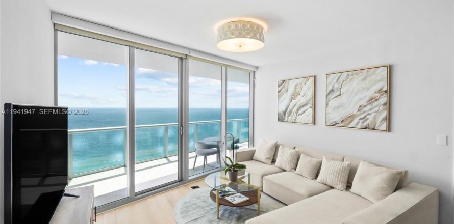 Condo in Sunny Isles Beach, Florida, 2 bedrooms  № 1999110