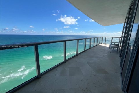 Condo in Sunny Isles Beach, Florida, 2 bedrooms  № 1999110 - photo 30