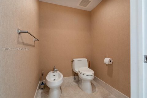 Condo in Sunny Isles Beach, Florida, 2 bedrooms  № 1999110 - photo 17
