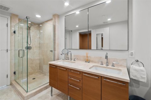 Condo in Sunny Isles Beach, Florida, 2 bedrooms  № 1999110 - photo 16