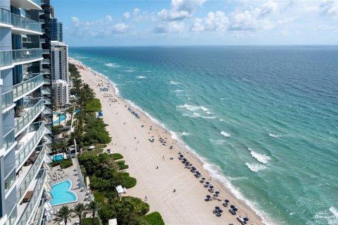Condo in Sunny Isles Beach, Florida, 2 bedrooms  № 1999110 - photo 27