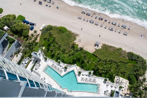 Condo in Sunny Isles Beach, Florida, 2 bedrooms  № 1999110 - photo 26