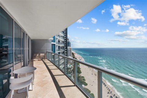 Condo in Sunny Isles Beach, Florida, 2 bedrooms  № 1999110 - photo 29