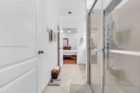 House in Miami, Florida 4 bedrooms, 259.66 sq.m. № 1852266 - photo 15