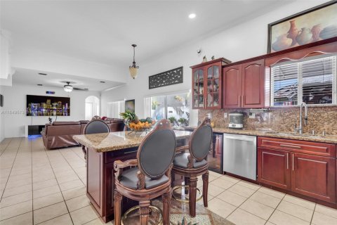 House in Miami, Florida 4 bedrooms, 259.66 sq.m. № 1852266 - photo 9