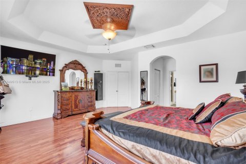 House in Miami, Florida 4 bedrooms, 259.66 sq.m. № 1852266 - photo 18