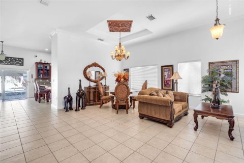 House in Miami, Florida 4 bedrooms, 259.66 sq.m. № 1852266 - photo 4