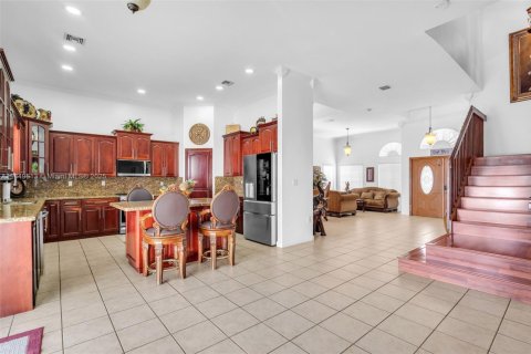 House in Miami, Florida 4 bedrooms, 259.66 sq.m. № 1852266 - photo 8