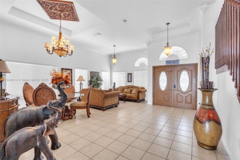 House in Miami, Florida 4 bedrooms, 259.66 sq.m. № 1852266 - photo 6