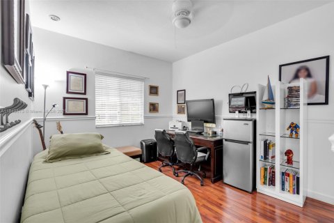 House in Miami, Florida 4 bedrooms, 259.66 sq.m. № 1852266 - photo 24