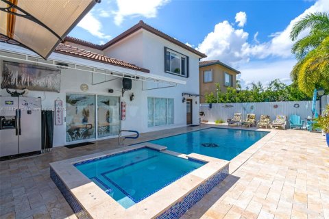 House in Miami, Florida 4 bedrooms, 259.66 sq.m. № 1852266 - photo 28